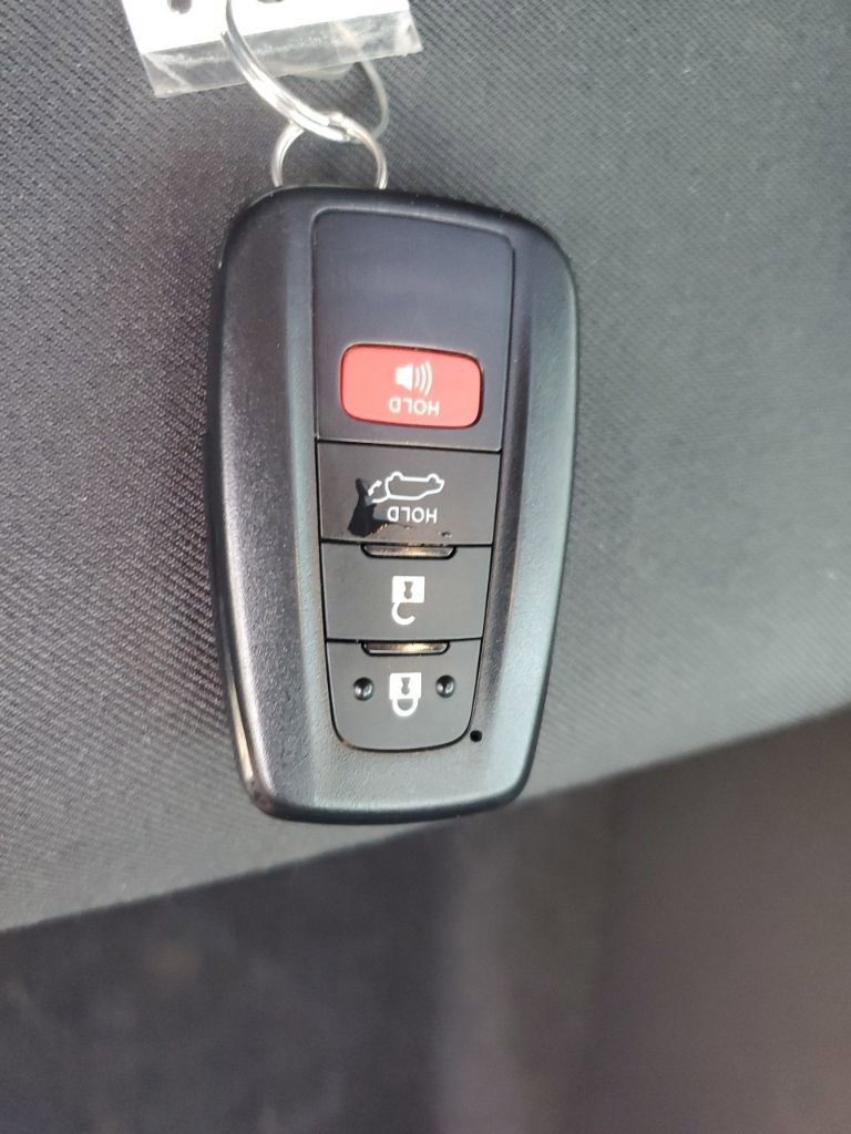 Used 2022 Toyota RAV4 SE w/ Convenience Package image 32