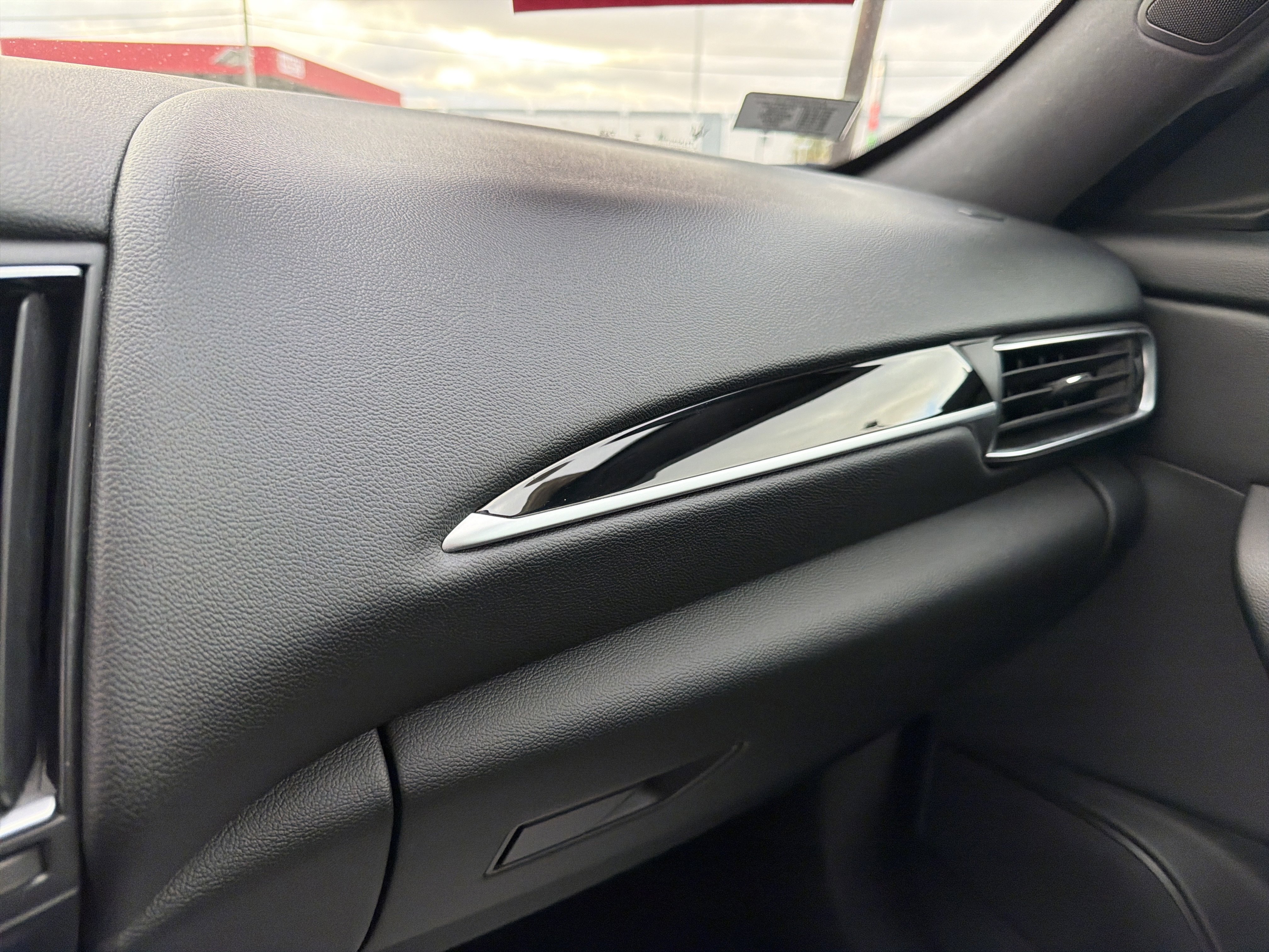 Used 2019 Maserati Levante image 18