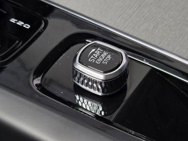 Certified 2025 Volvo XC60 B5 Plus image 35