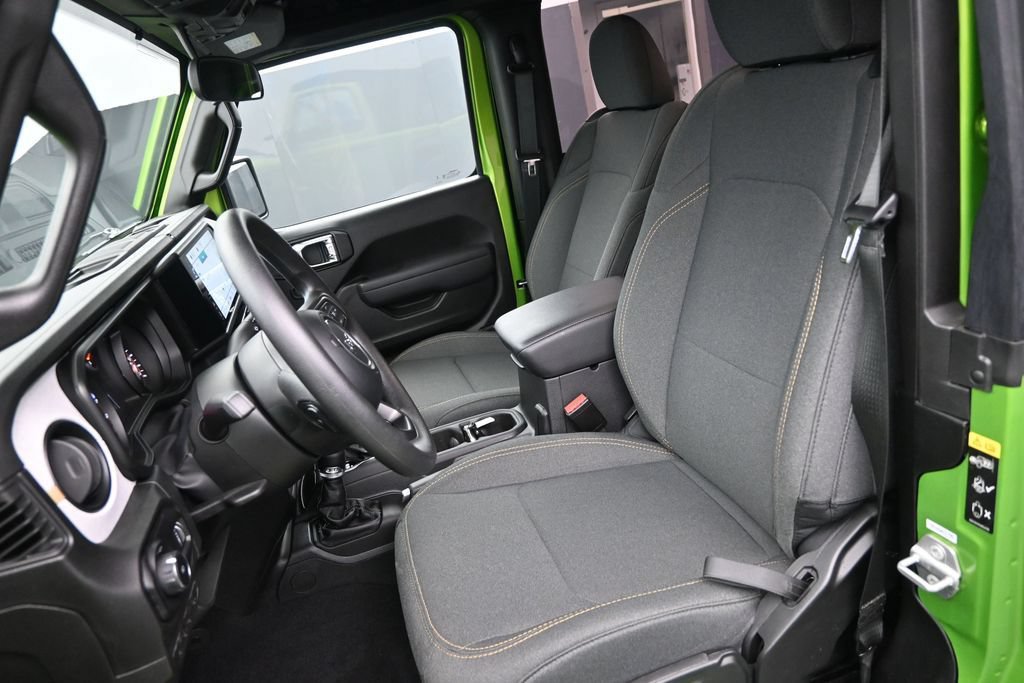 Used 2025 Jeep Wrangler Sport AWD/4WD image 12