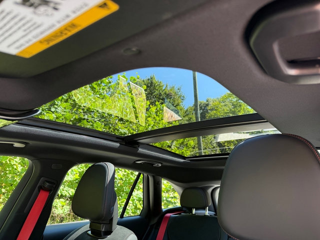 Used 2025 Mercedes-Benz GLC 43 AMG 4MATIC image 34