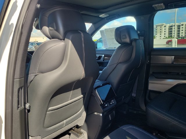 New 2027 Cadillac Vistiq Sport w/ LPO, Floor Liner Package AWD/4WD image 18