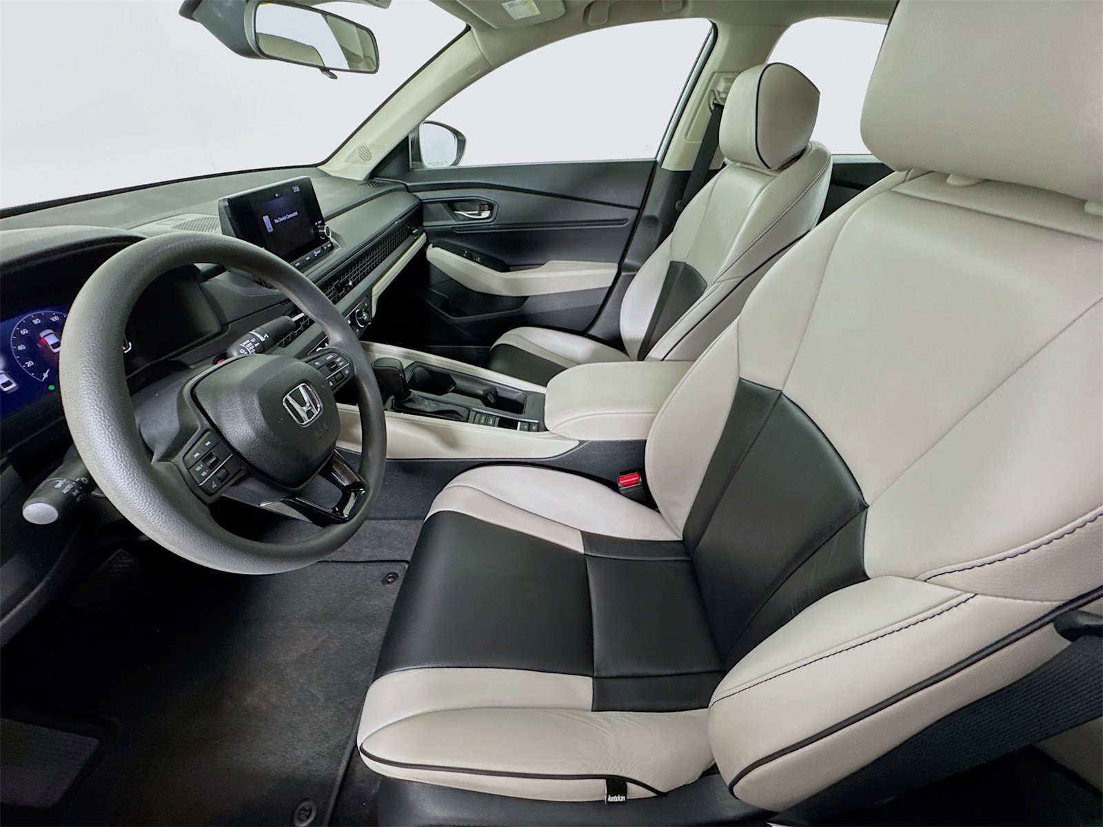 Used 2025 Honda Accord SE image 18