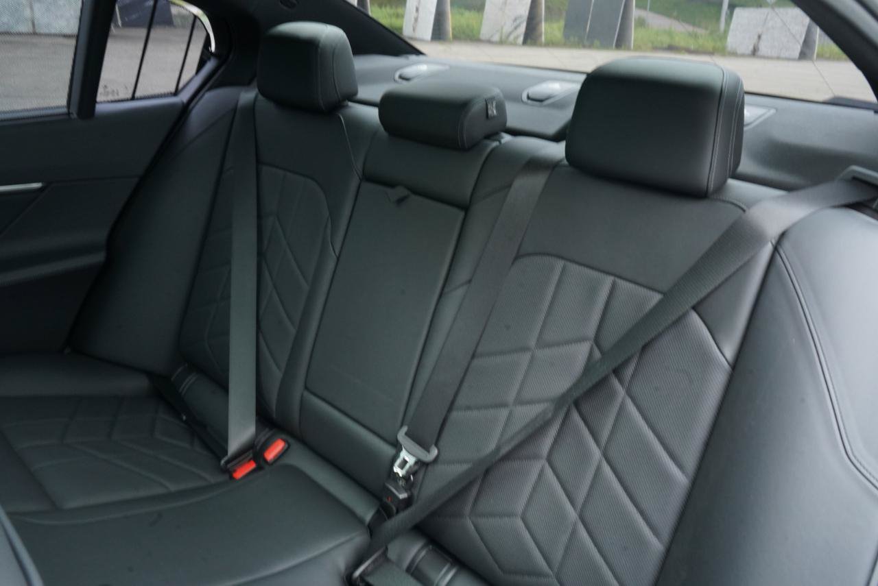 Used 2024 BMW 540i xDrive w/ Executive Package AWD/4WD image 43