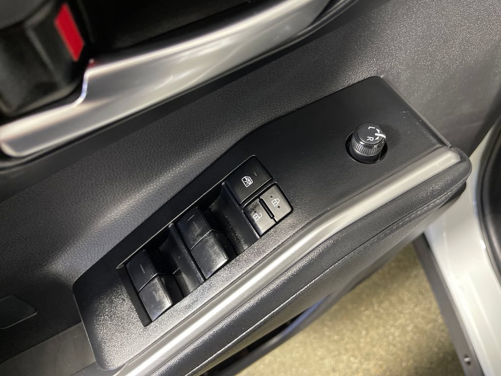 Used 2023 Toyota Highlander XLE FWD image 16
