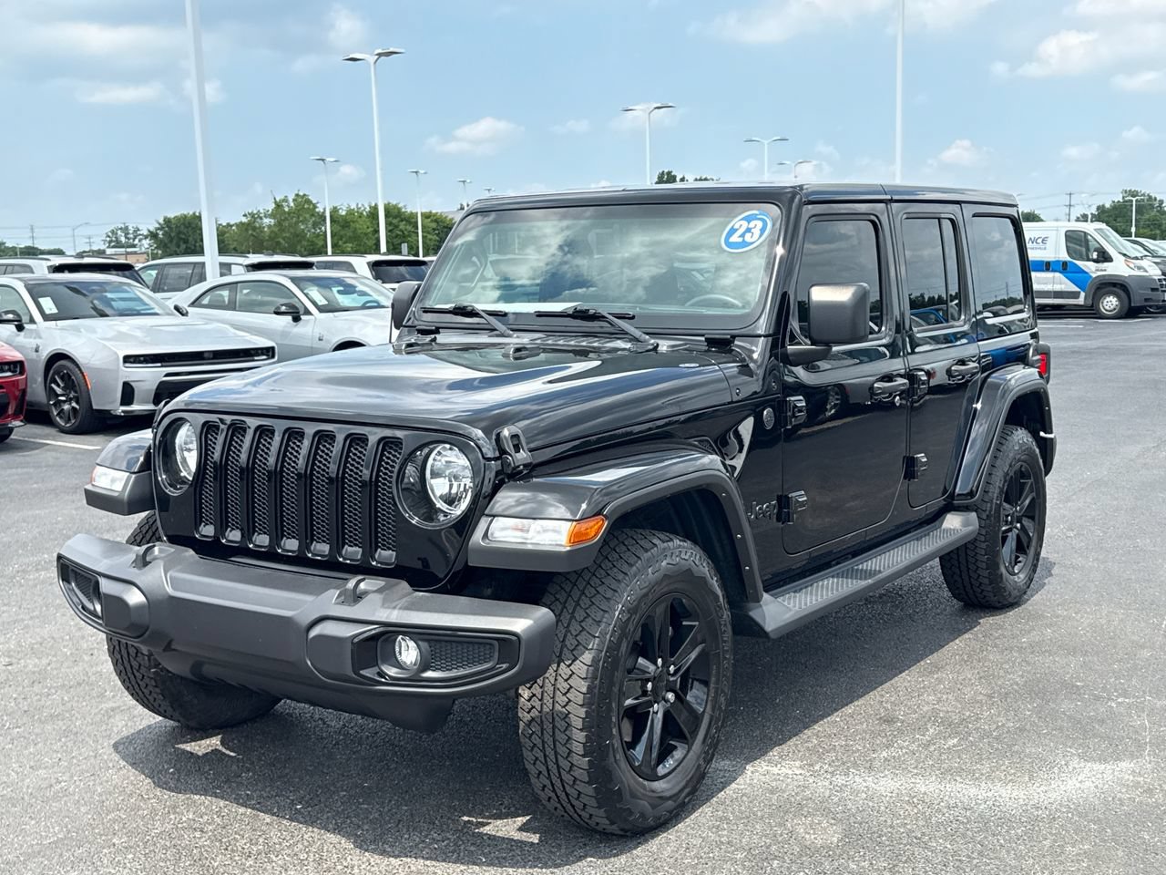 Used 2023 Jeep Wrangler Unlimited Sahara AWD/4WD image 7