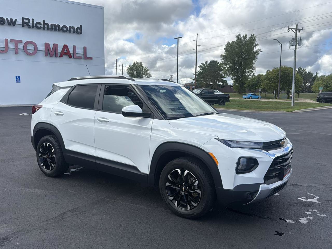 Used 2022 Chevrolet TrailBlazer LT w/ Convenience Package AWD/4WD image 4