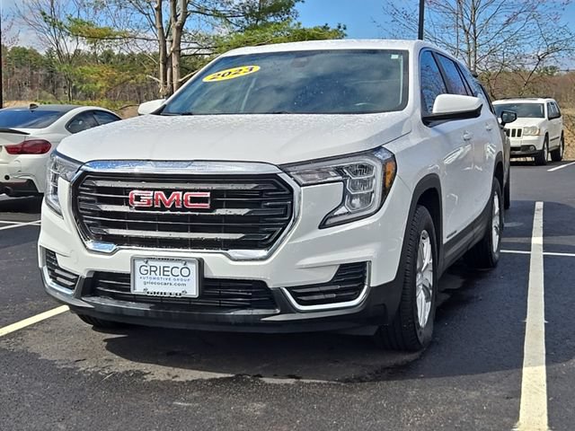 Used 2023 GMC Terrain SLE FWD image 32