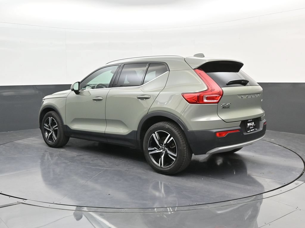 Used 2023 Volvo XC40 B5 Plus AWD/4WD image 5