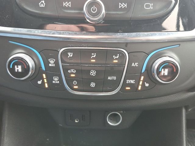 Used 2023 Chevrolet Traverse LT image 38