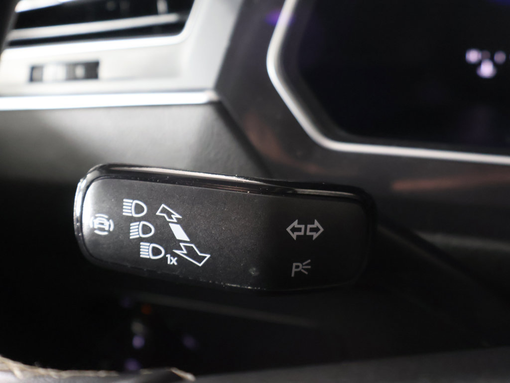 Used 2023 Volkswagen Tiguan SE AWD/4WD image 37