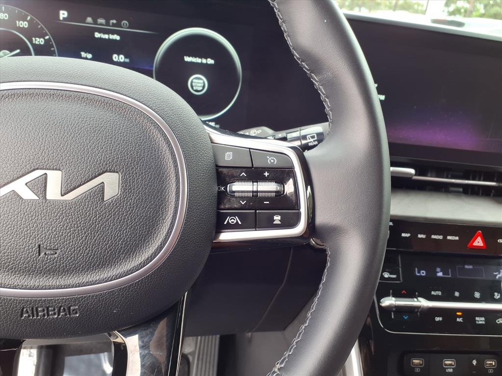 Certified 2024 Kia Carnival SX image 17