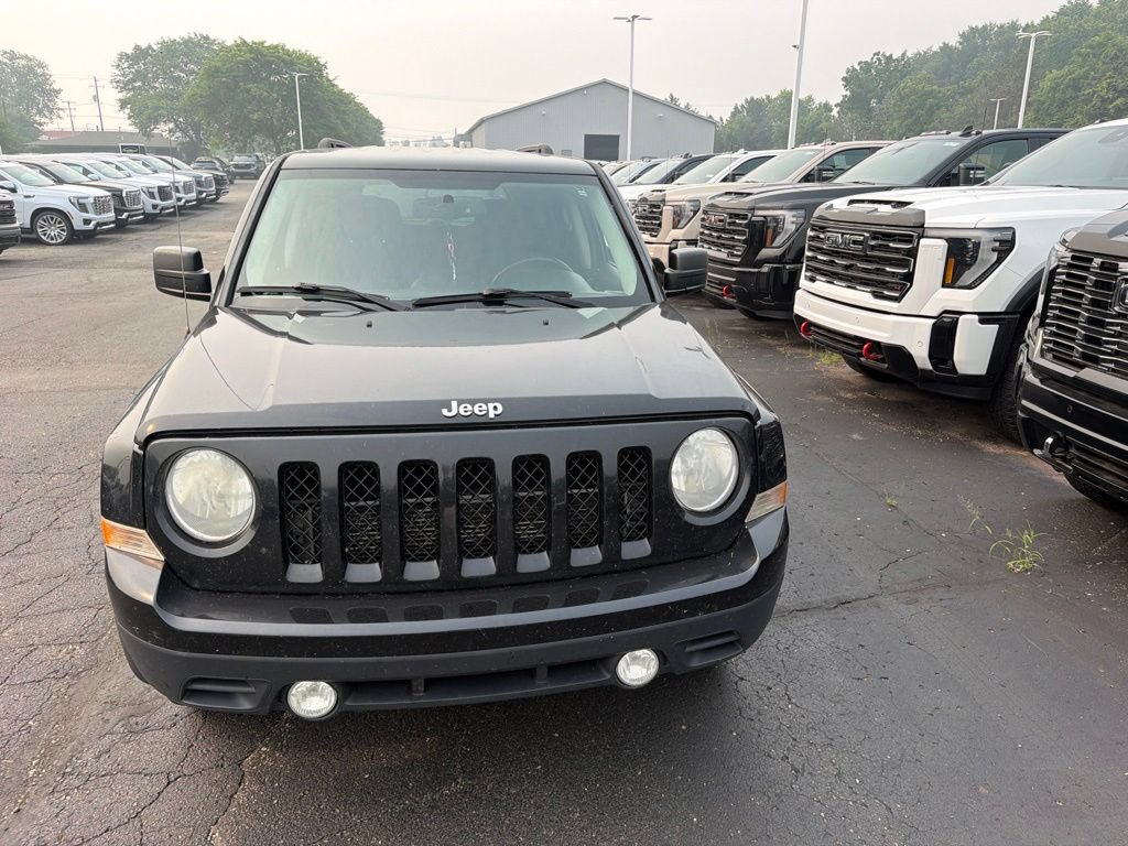 Used 2014 Jeep Patriot Latitude AWD/4WD image 3