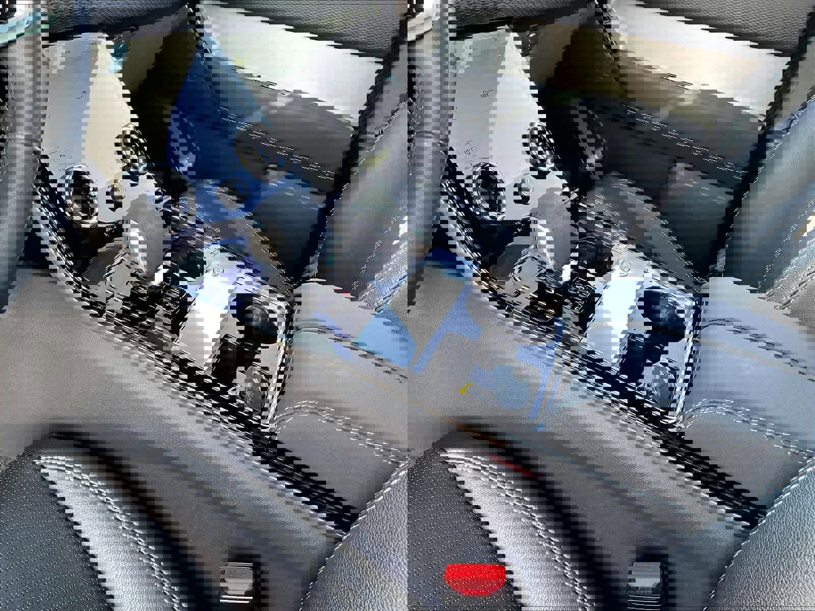 Used 2023 Land Rover Range Rover Velar R-Dynamic S image 18