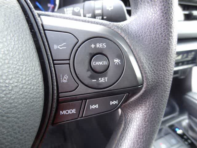 Used 2024 Toyota RAV4 XLE AWD/4WD image 17