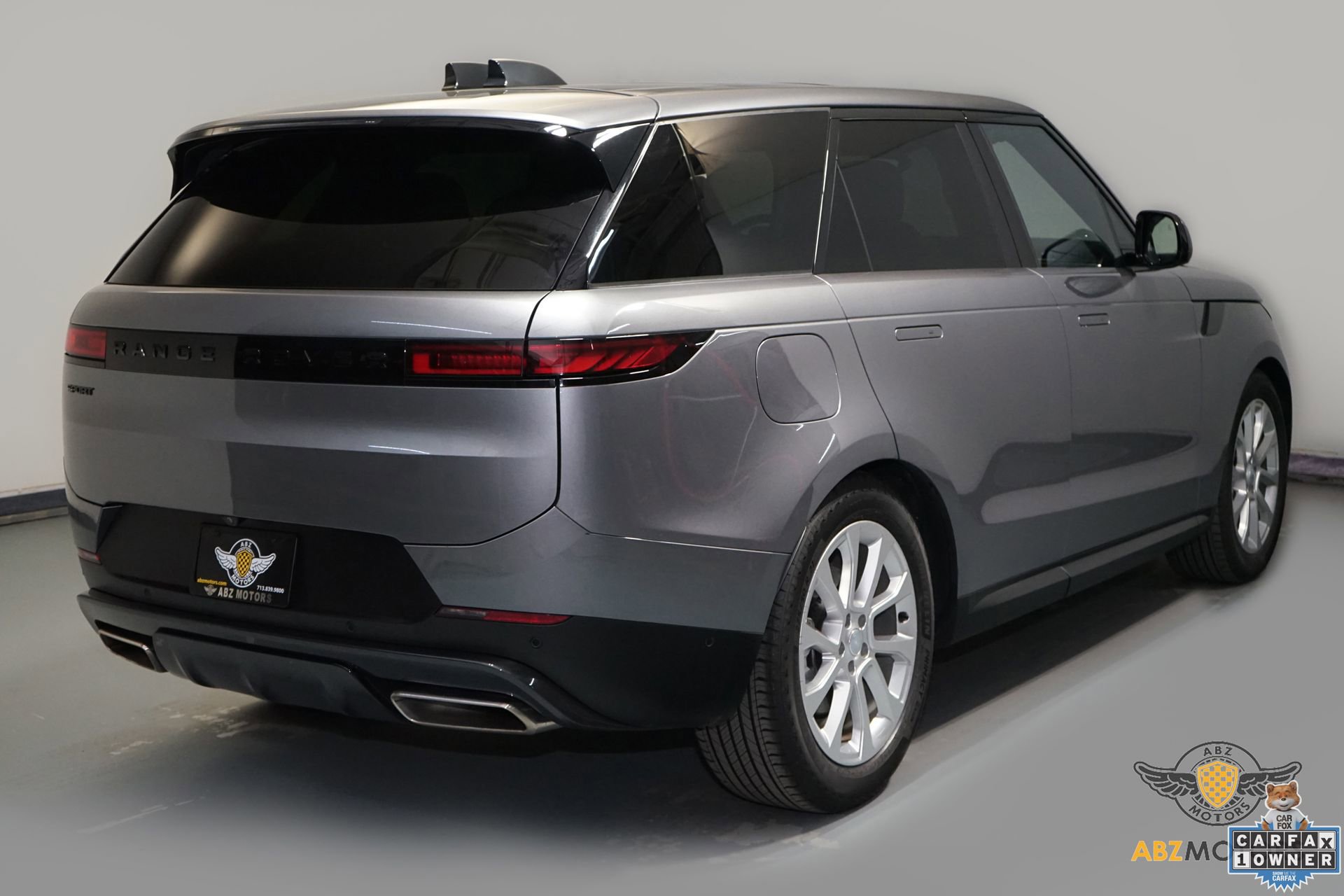 Used 2025 Land Rover Range Rover Sport SE image 6