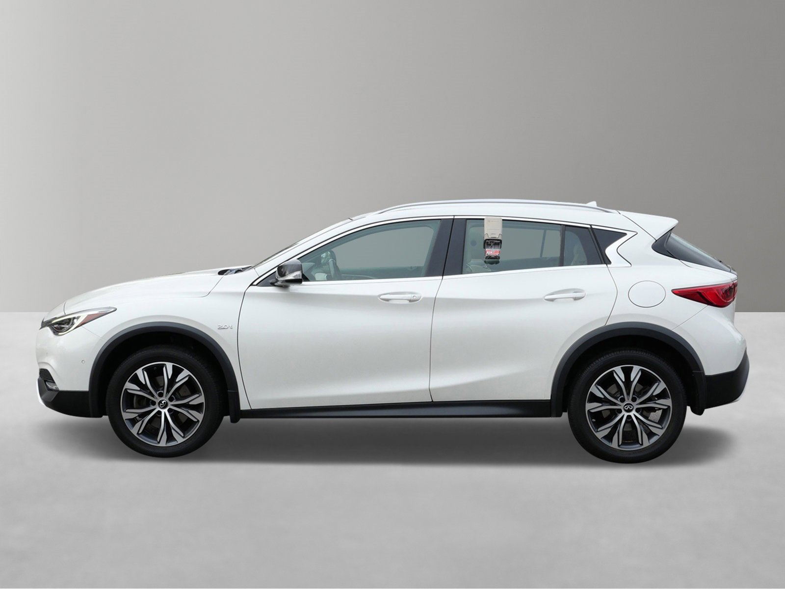 Used 2017 INFINITI QX30 Premium w/ Navigation Package image 2