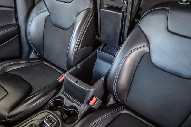 Used 2019 Jeep Cherokee Latitude Plus FWD image 33