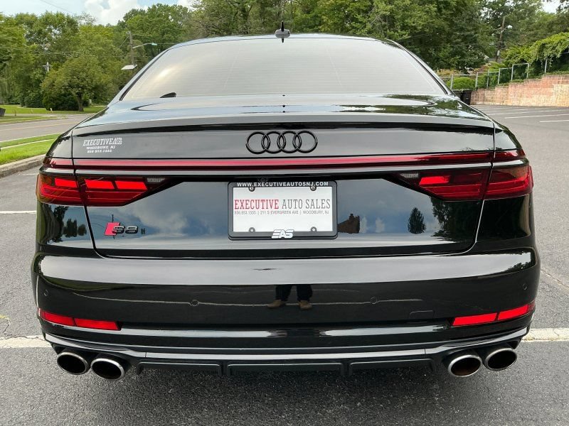 Used 2023 Audi S8 w/ S8 Comfort Plus Package AWD/4WD image 7