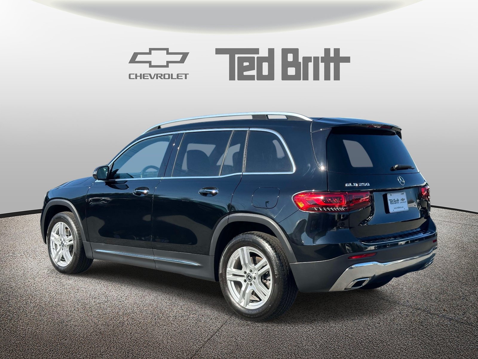 Used 2023 Mercedes-Benz GLB 250 4MATIC w/ Premium Package image 6