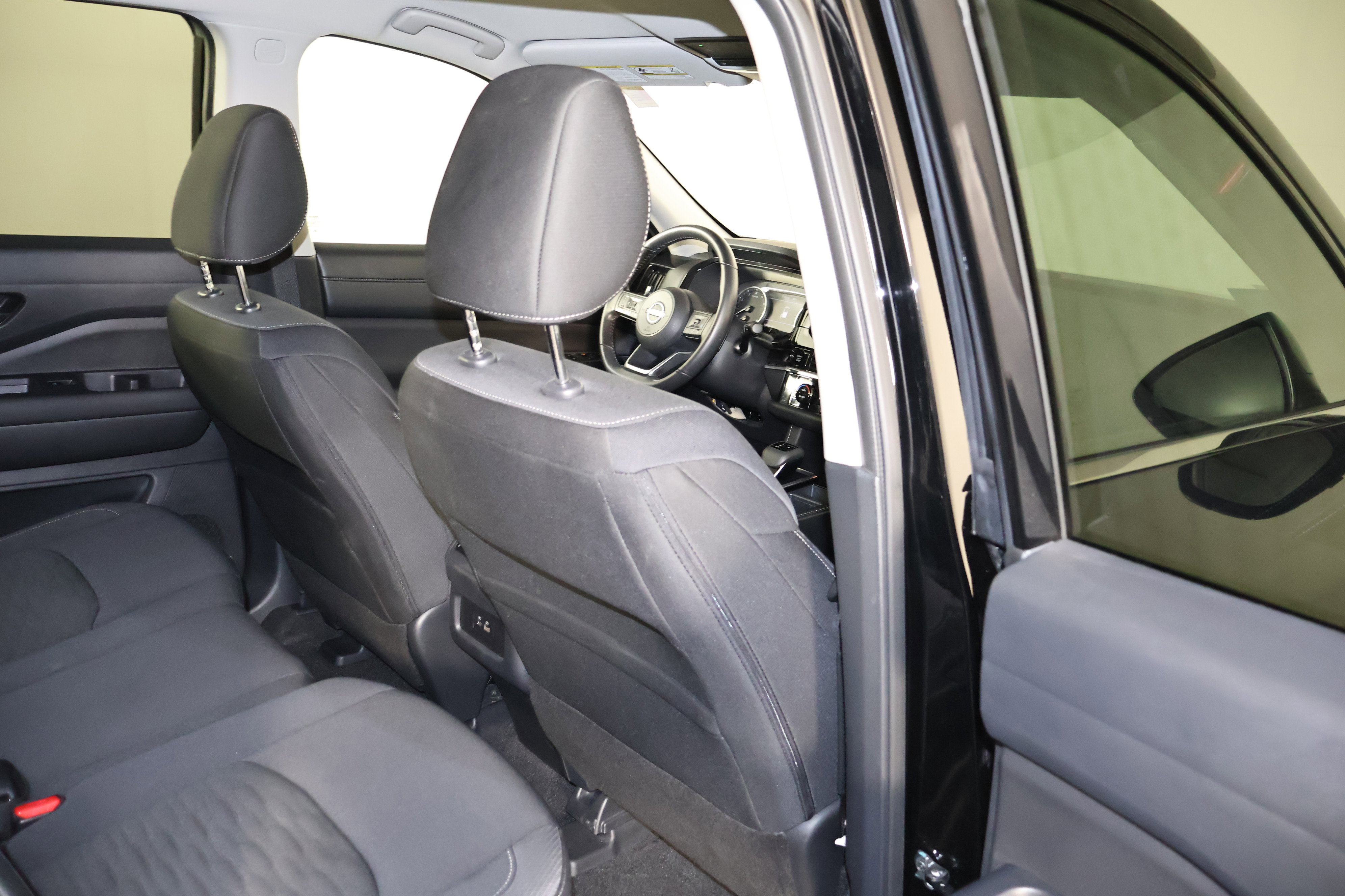 Used 2025 Nissan Pathfinder SV image 45