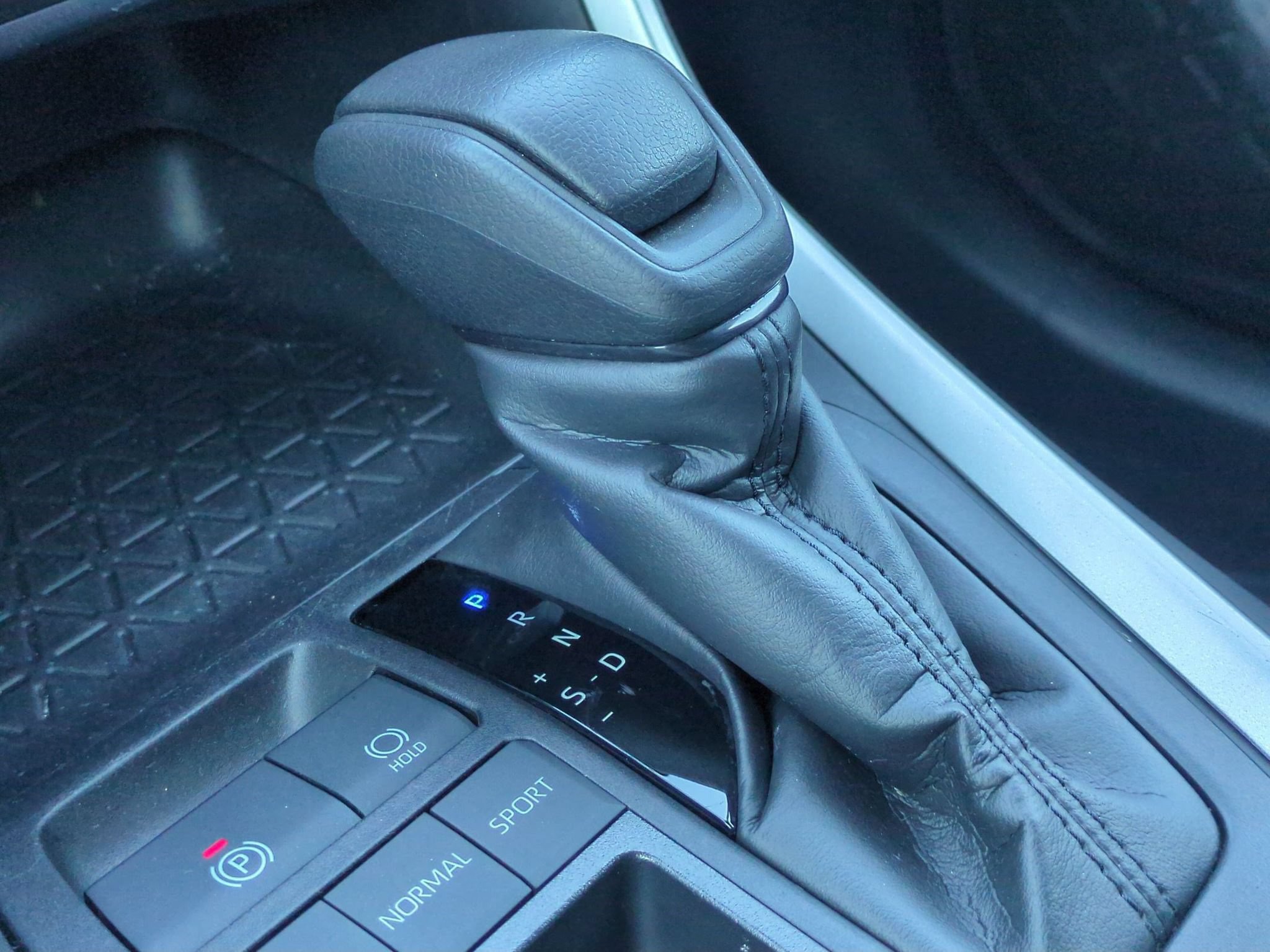 Used 2024 Toyota RAV4 LE FWD image 23