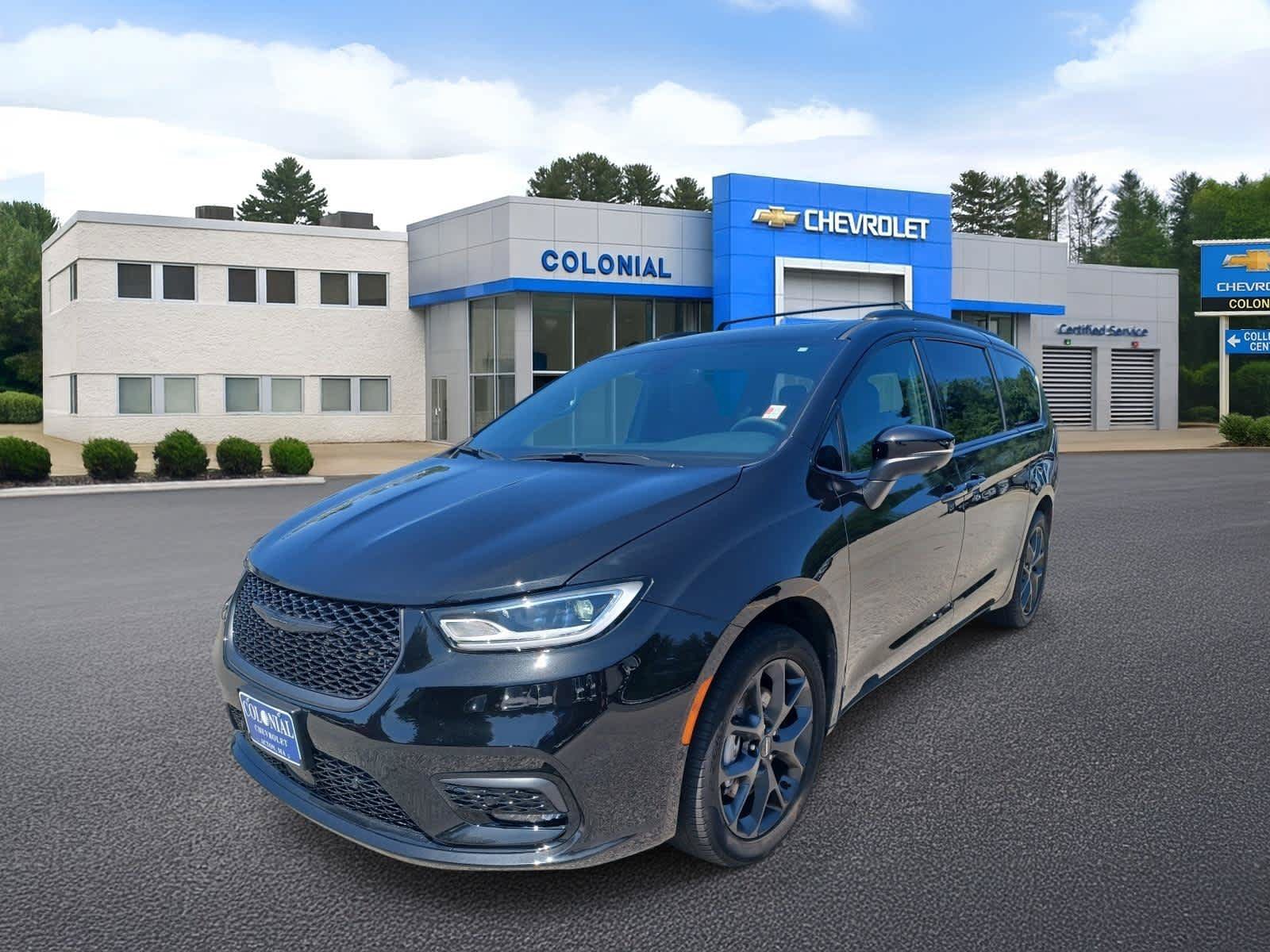 Used 2023 Chrysler Pacifica Touring-L w/ S Appearance Package AWD/4WD image 1