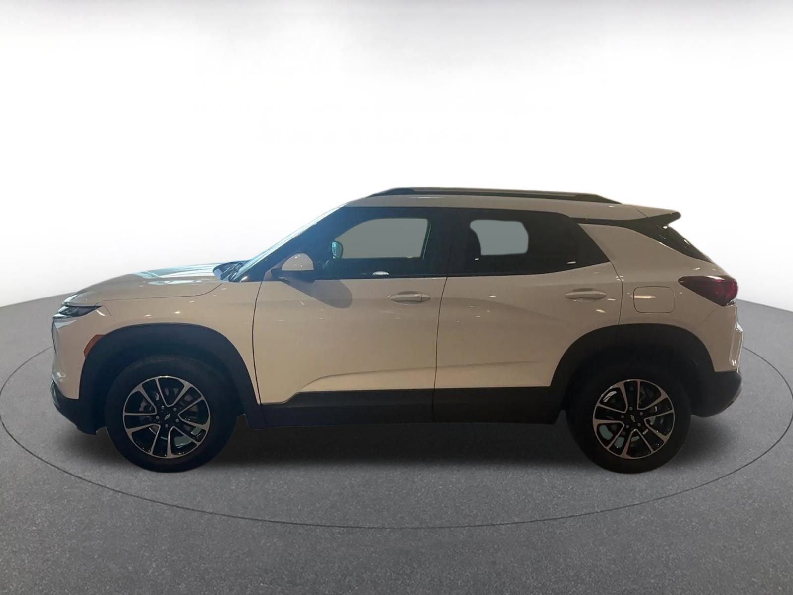 Used 2025 Chevrolet TrailBlazer LT image 9