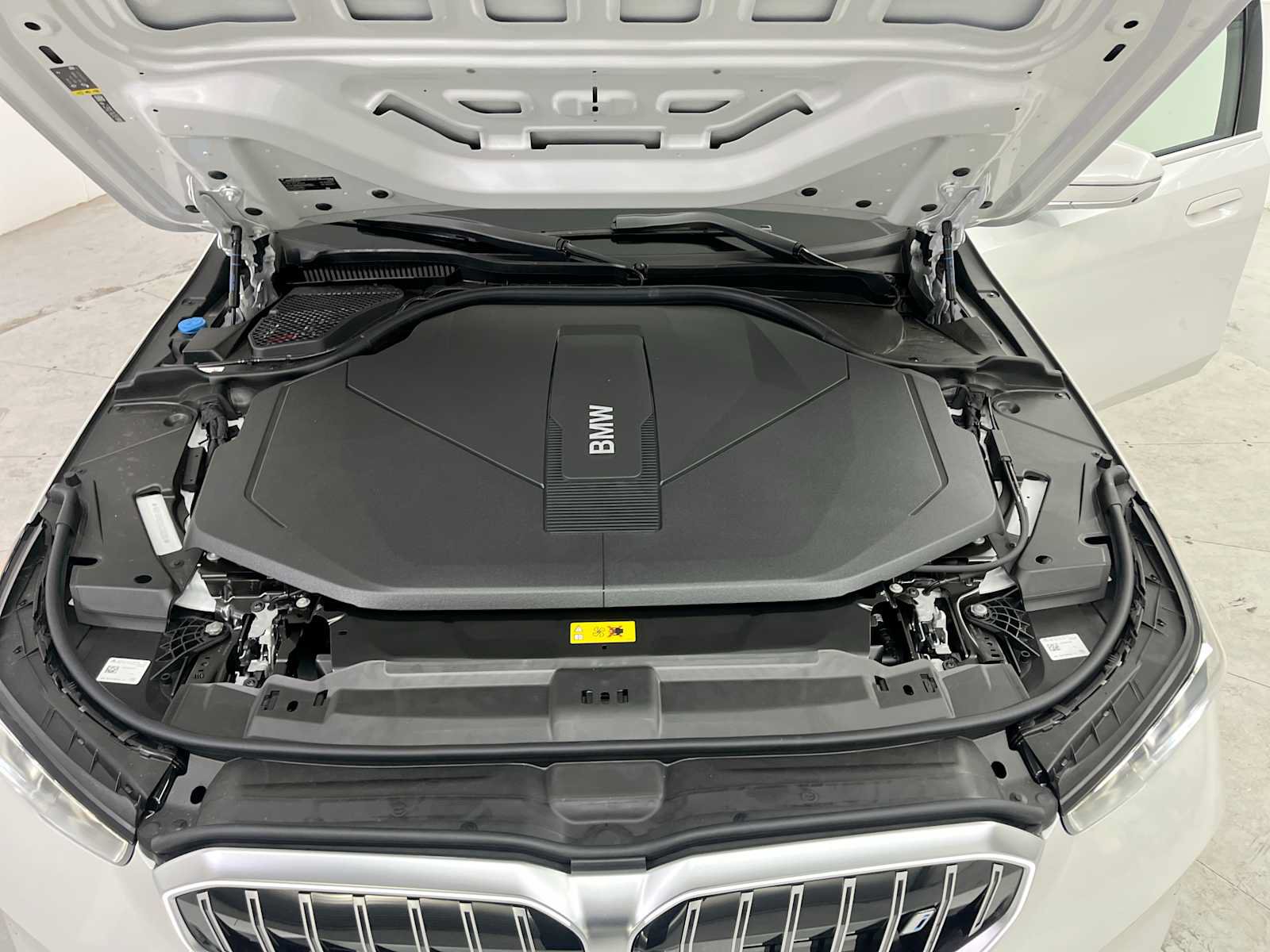 New 2027 BMW i5 xDrive40 AWD/4WD image 24