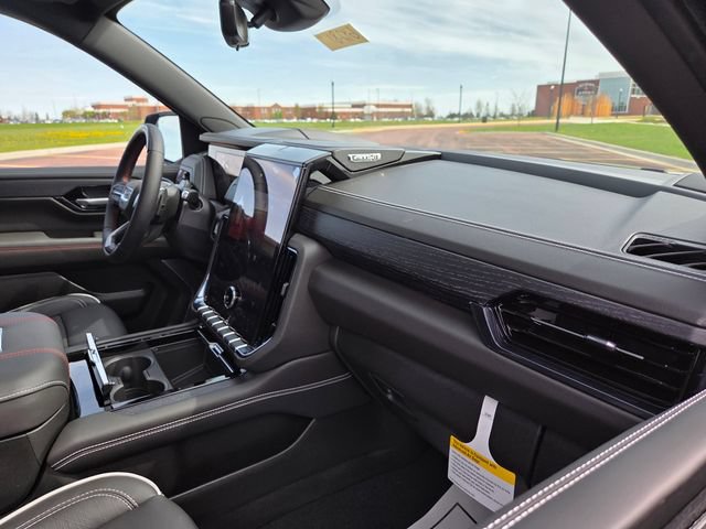 New 2026 GMC Yukon XL AT4 Ultimate AWD/4WD image 36