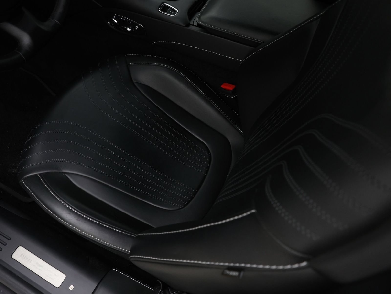 Used 2018 Aston Martin DB11 V12 RWD image 22