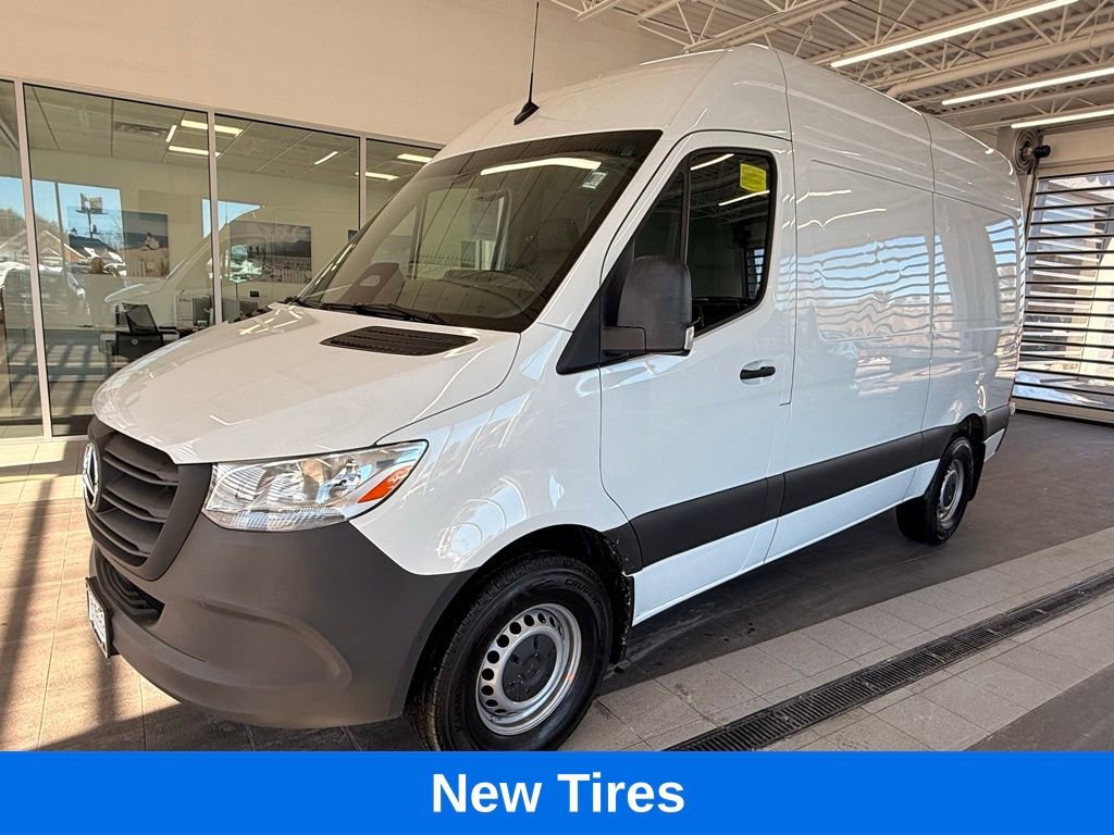 Used 2025 Mercedes-Benz Sprinter 2500 image 4