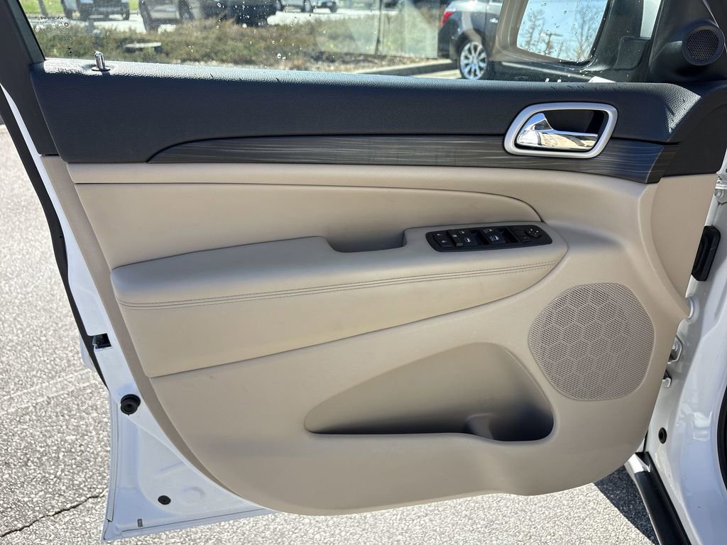 Used 2021 Jeep Grand Cherokee Laredo image 24