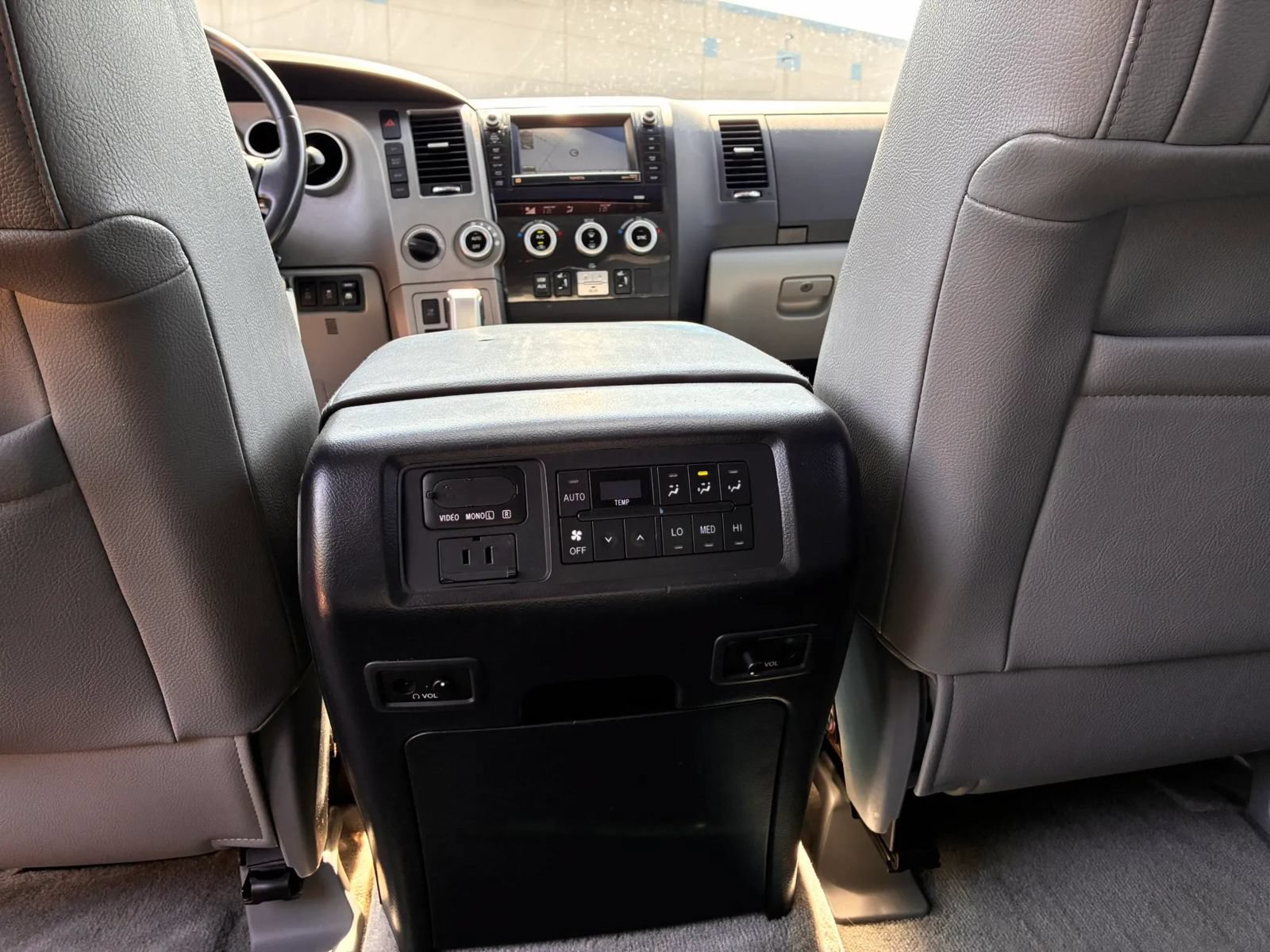 Used 2010 Toyota Sequoia Limited AWD/4WD image 34
