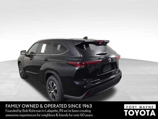 Used 2025 Toyota Highlander XLE AWD/4WD image 9
