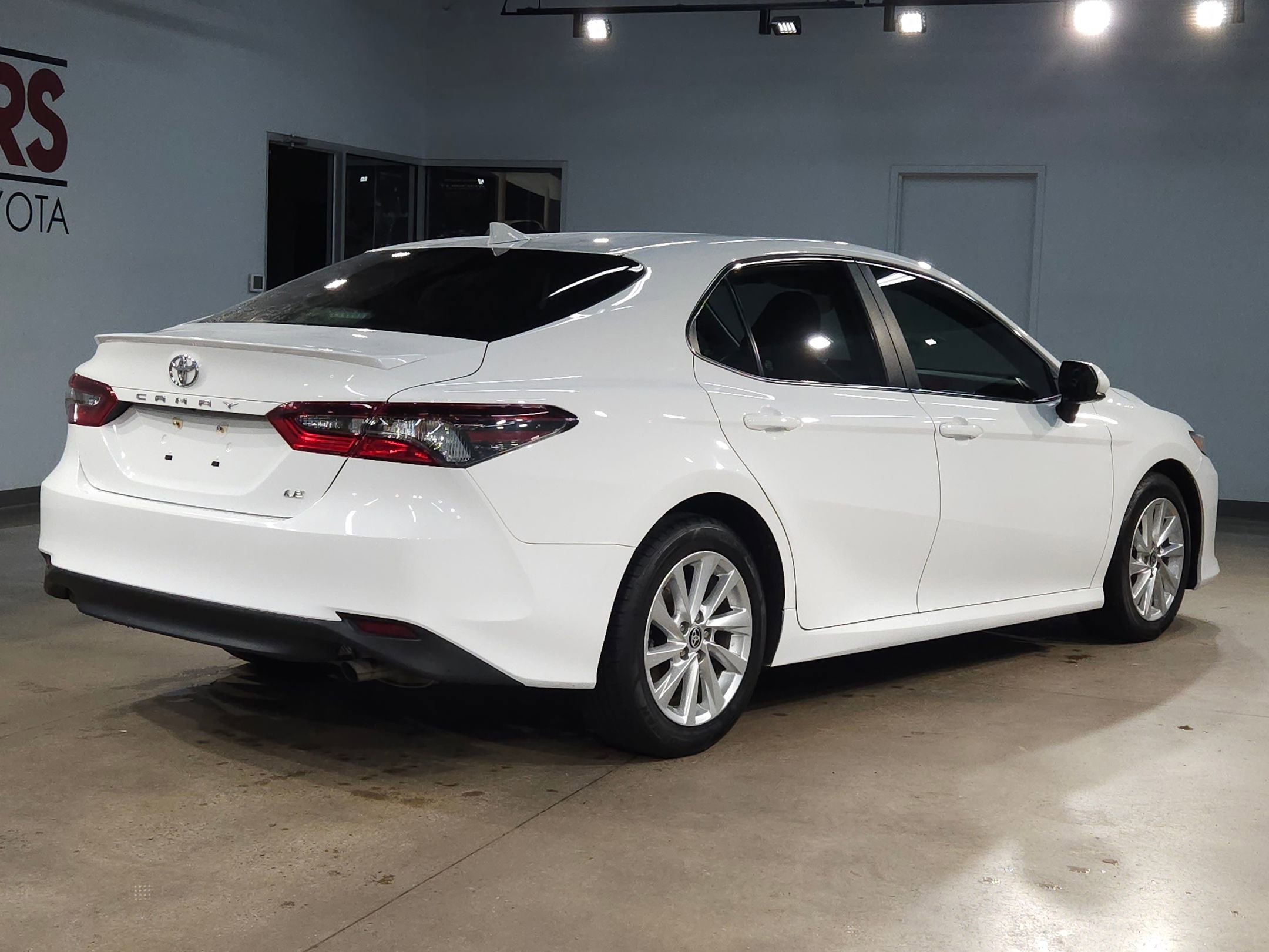 Used 2023 Toyota Camry LE image 7