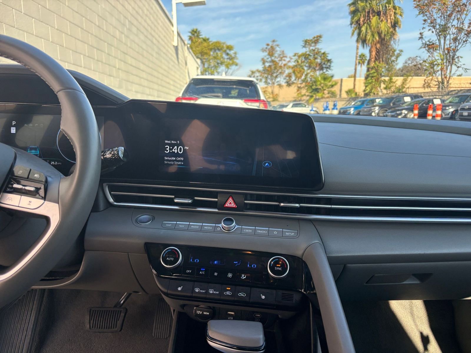 Used 2025 Hyundai Elantra SEL image 18