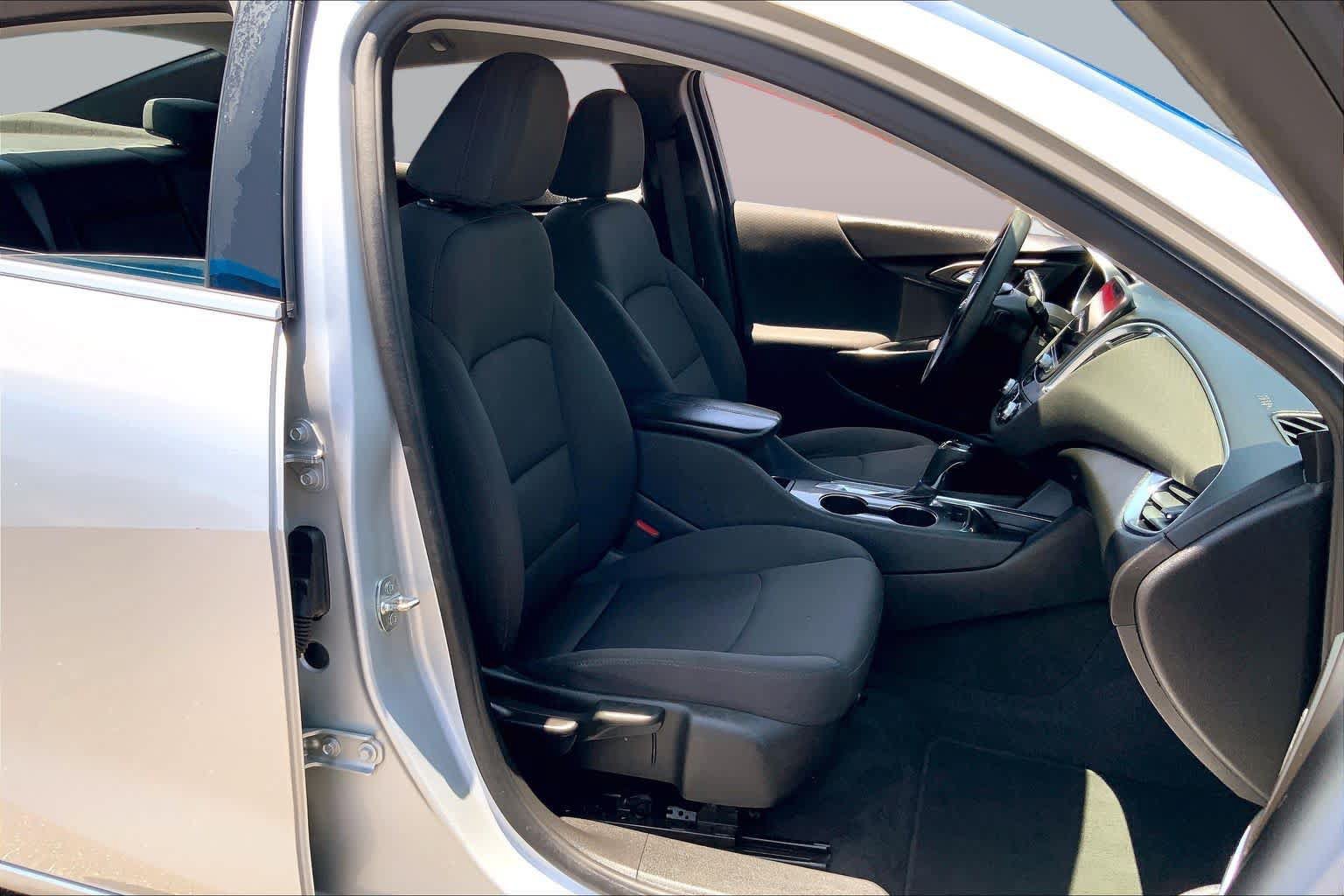 Used 2020 Chevrolet Malibu LT FWD image 9