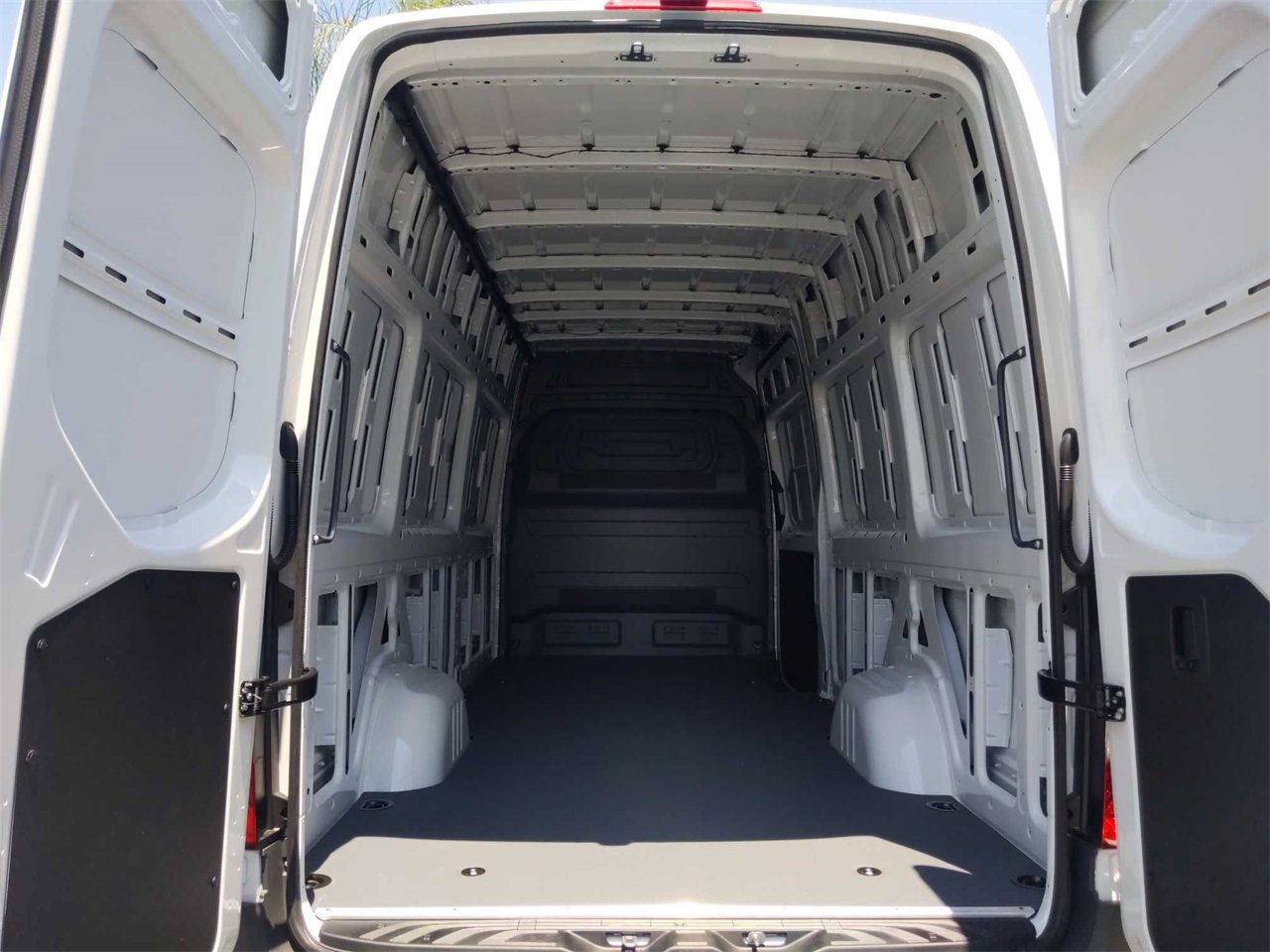 New 2024 Mercedes-Benz eSprinter 170 Cargo image 10
