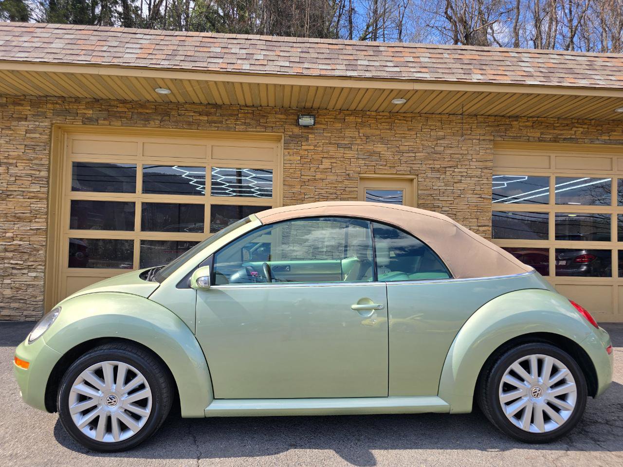 Used 2008 Volkswagen Beetle SE image 57