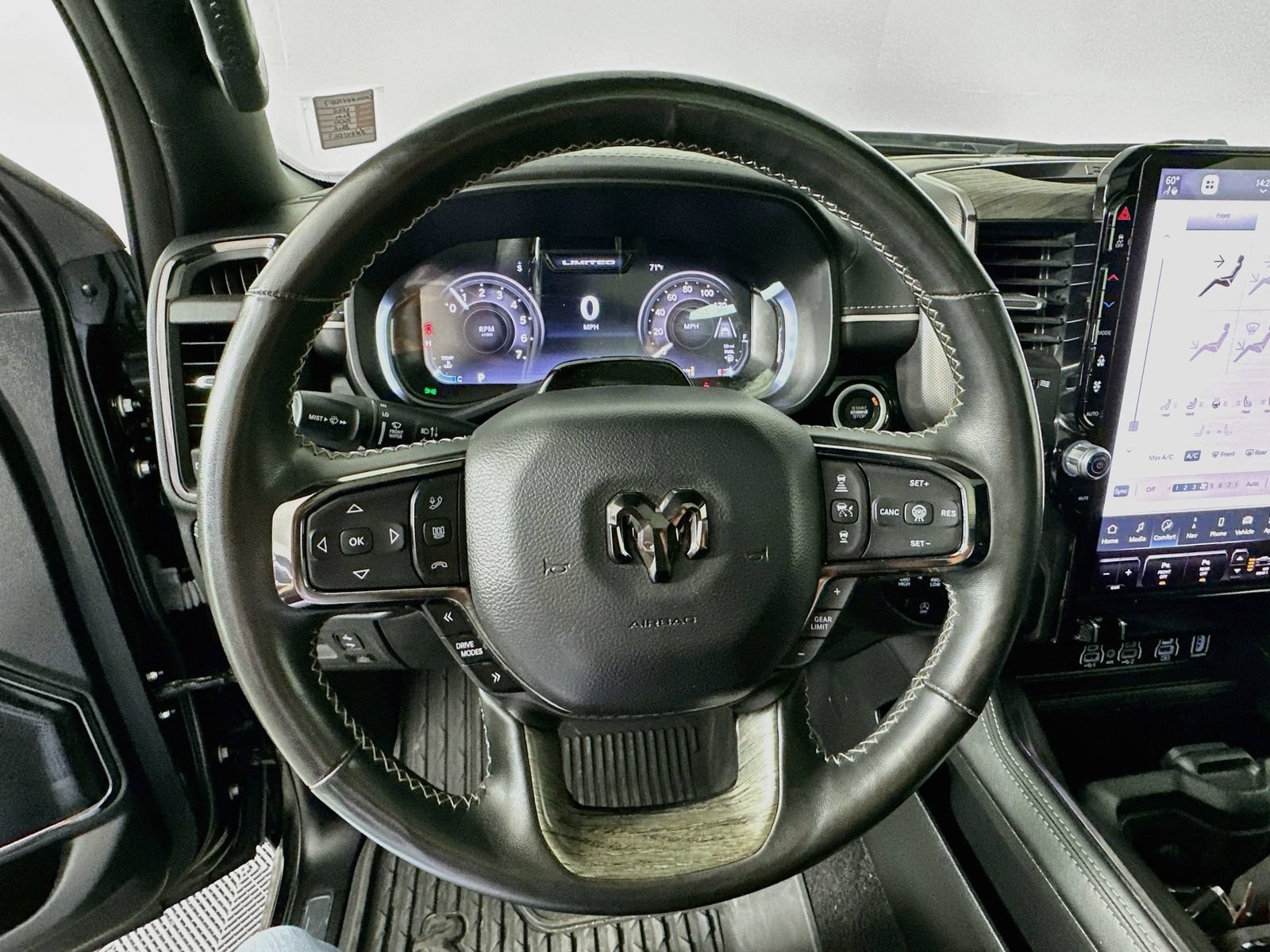 Used 2025 RAM 1500 Limited AWD/4WD image 12