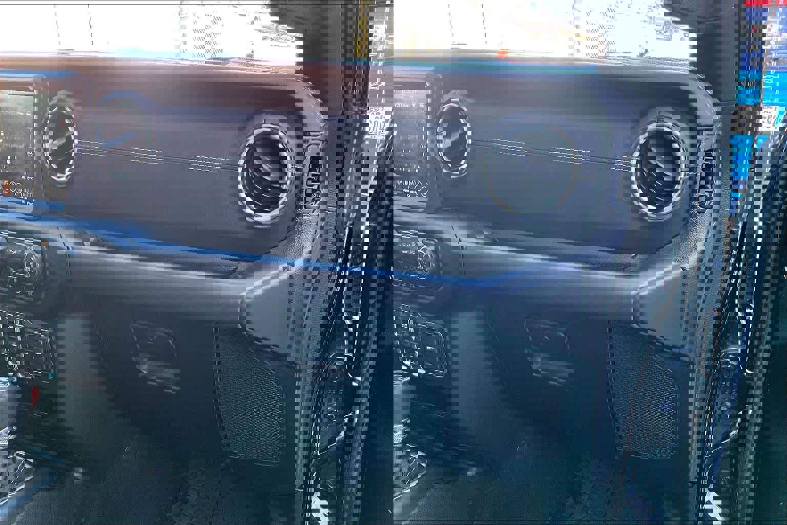 Used 2019 Jeep Wrangler Unlimited Sahara image 18