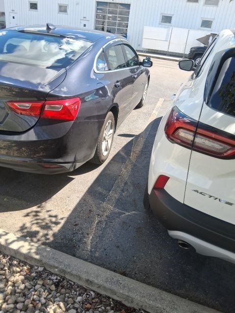 Used 2022 Chevrolet Malibu LS FWD image 2