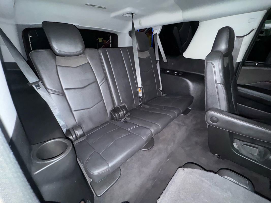 Used 2020 Cadillac Escalade ESV Luxury w/ Escalade Sport Edition AWD/4WD image 17