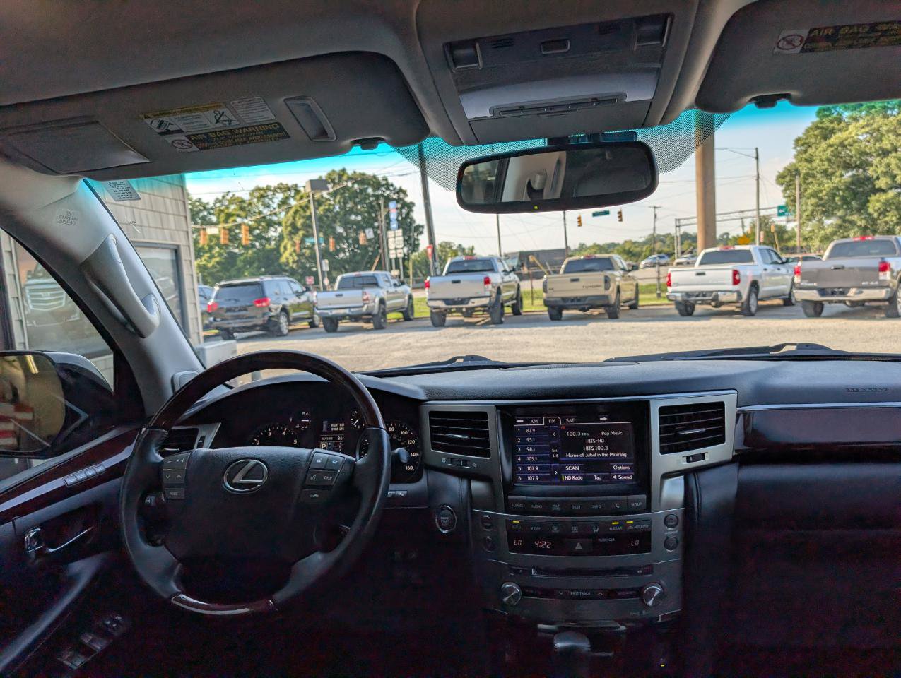 Used 2013 Lexus LX 570 4WD w/ Luxury Pkg w/Pre-crash image 16