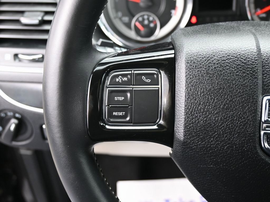 Used 2017 Dodge Grand Caravan SE image 18