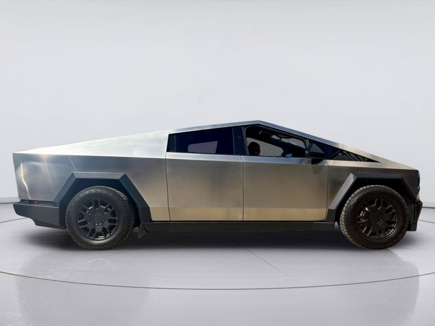 Used 2024 Tesla Cybertruck AWD Crew Cab image 4