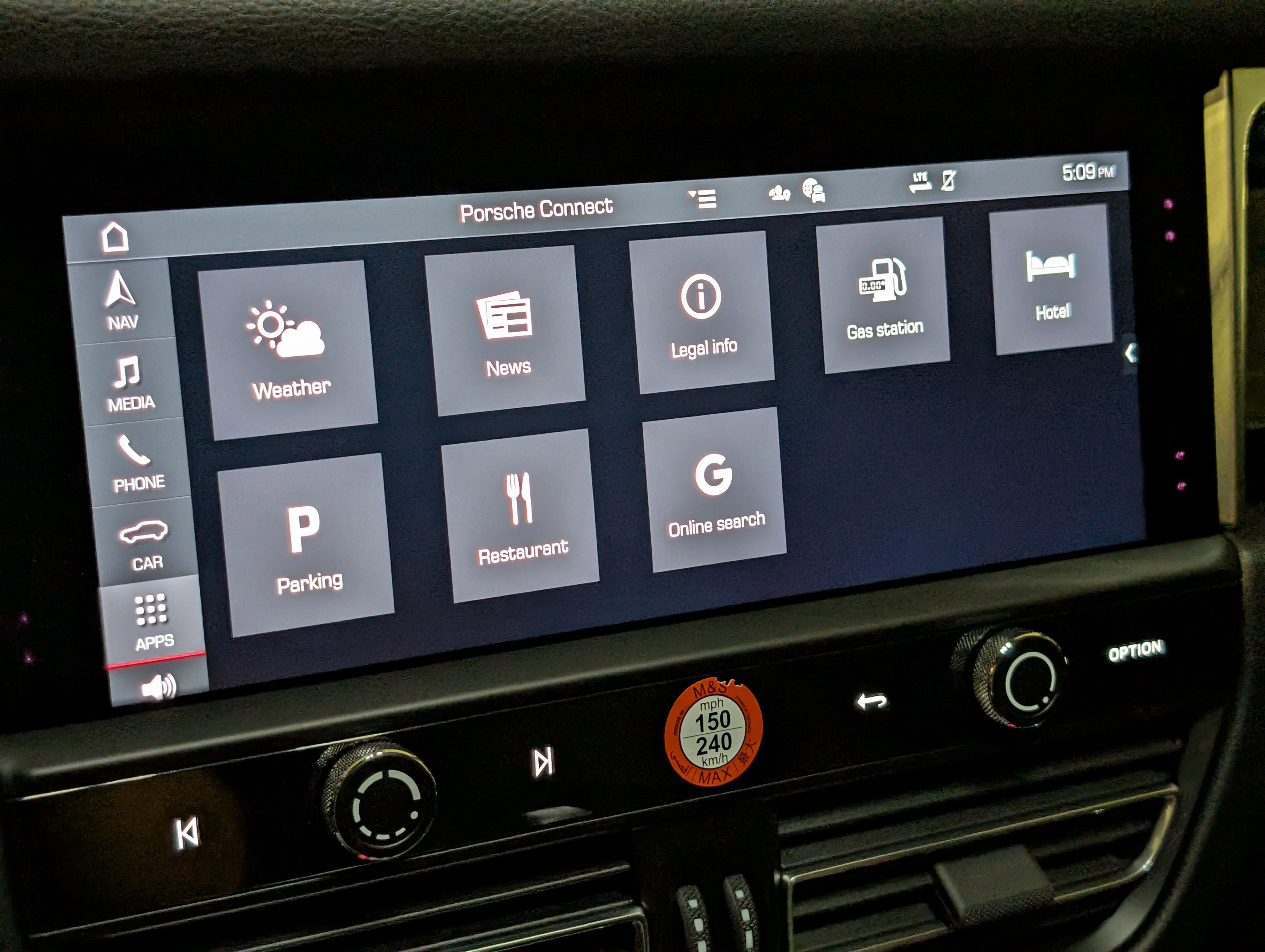 Certified 2026 Porsche Macan image 32