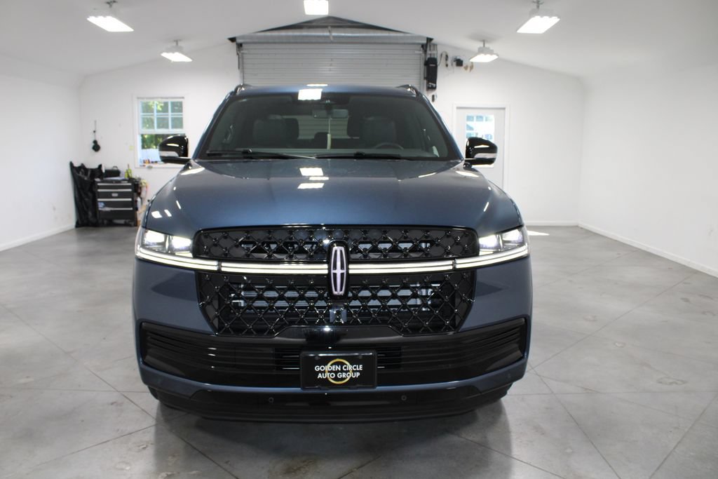 New 2027 Lincoln Navigator Reserve w/ Jet Appearance Package AWD/4WD image 2