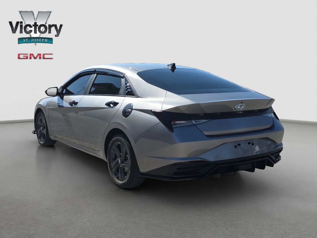 Used 2023 Hyundai Elantra SEL w/ Cargo Package image 15